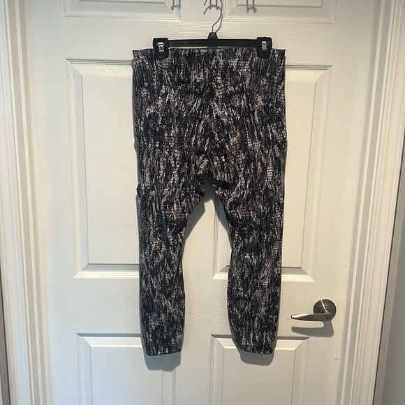 Lululemon InStill High-Rise Tight 25" - Picture 5 of 10